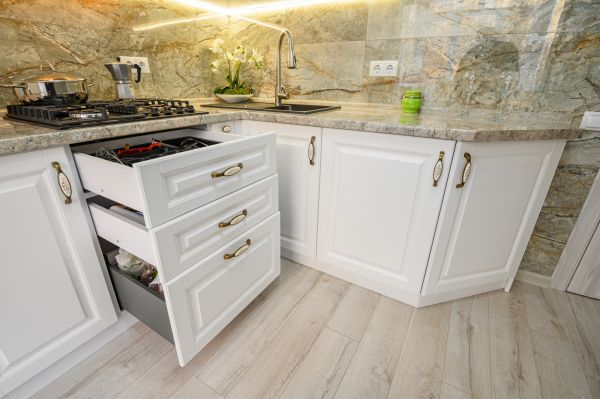 Kitchen Cabinets Refacing in Victoria